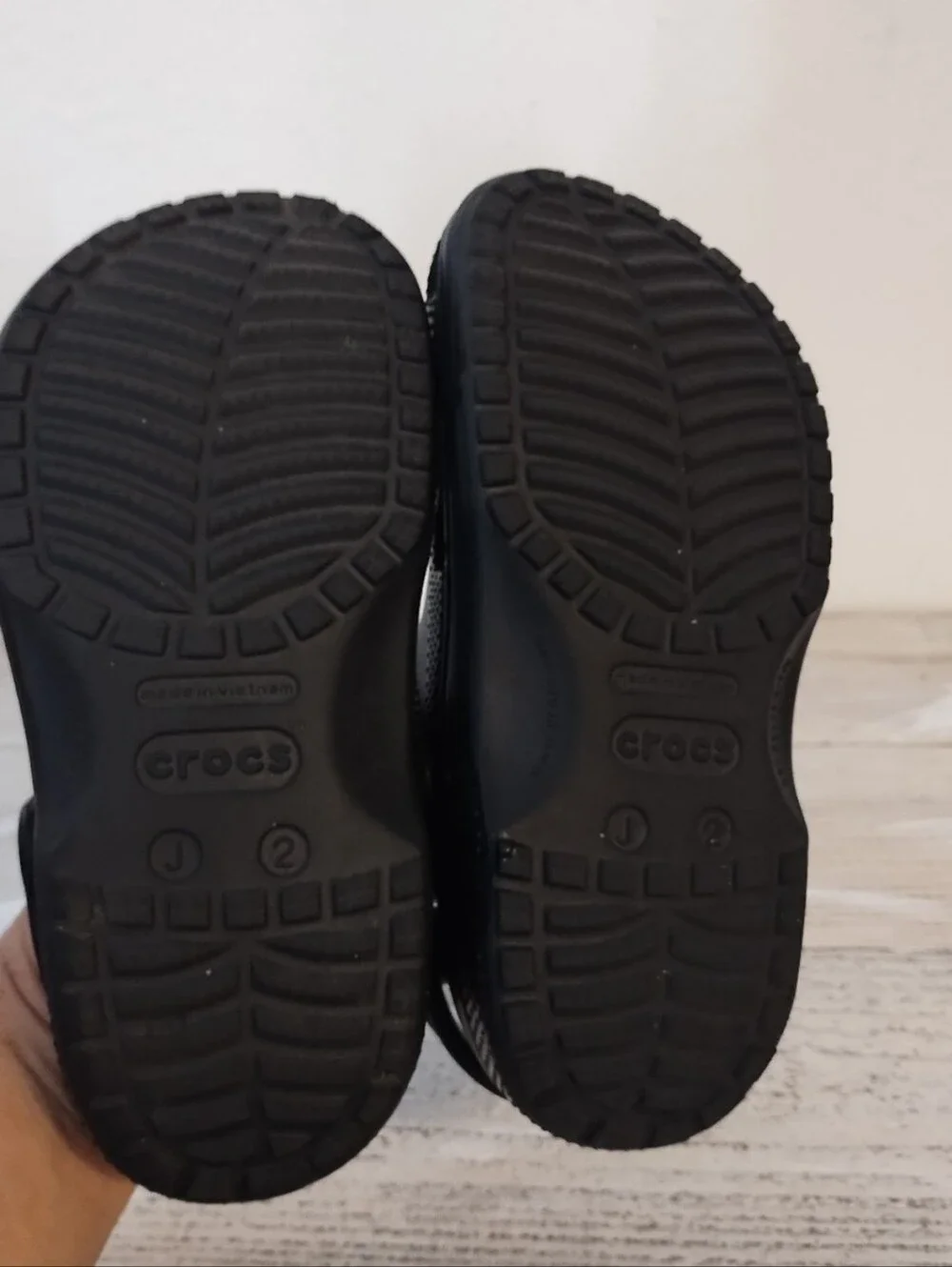 Crocs Classic Clogs Black Slip-On Shoes U.S.A boys size j 2 very good condition